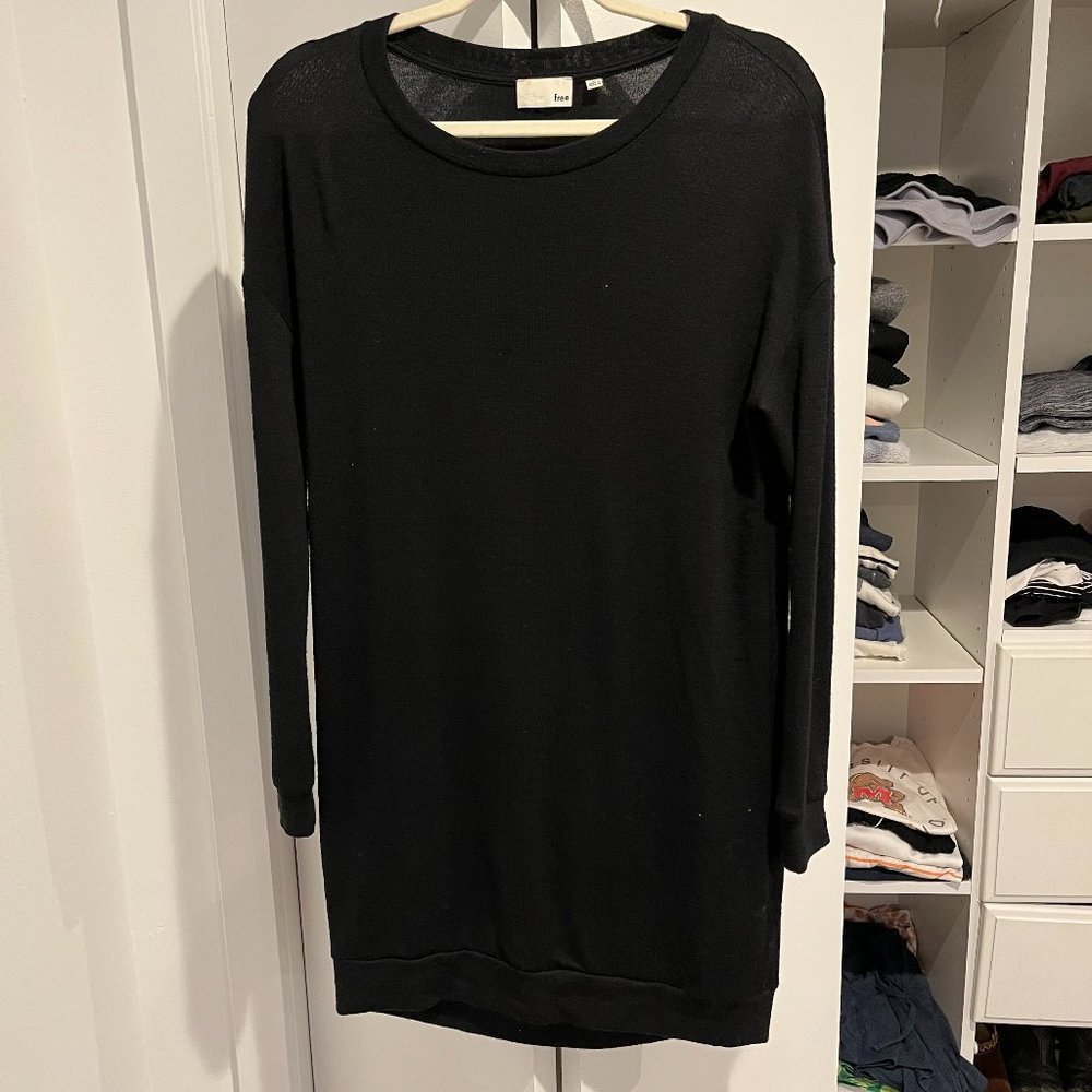 Aritzia Wilfred Free Black Crew Neck Long Sleeve Midi Dress